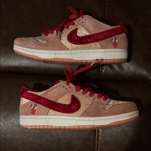 Nike SB Dunk Low x StrangeLive Valentin Day Kids Red and Pink Low-Top
